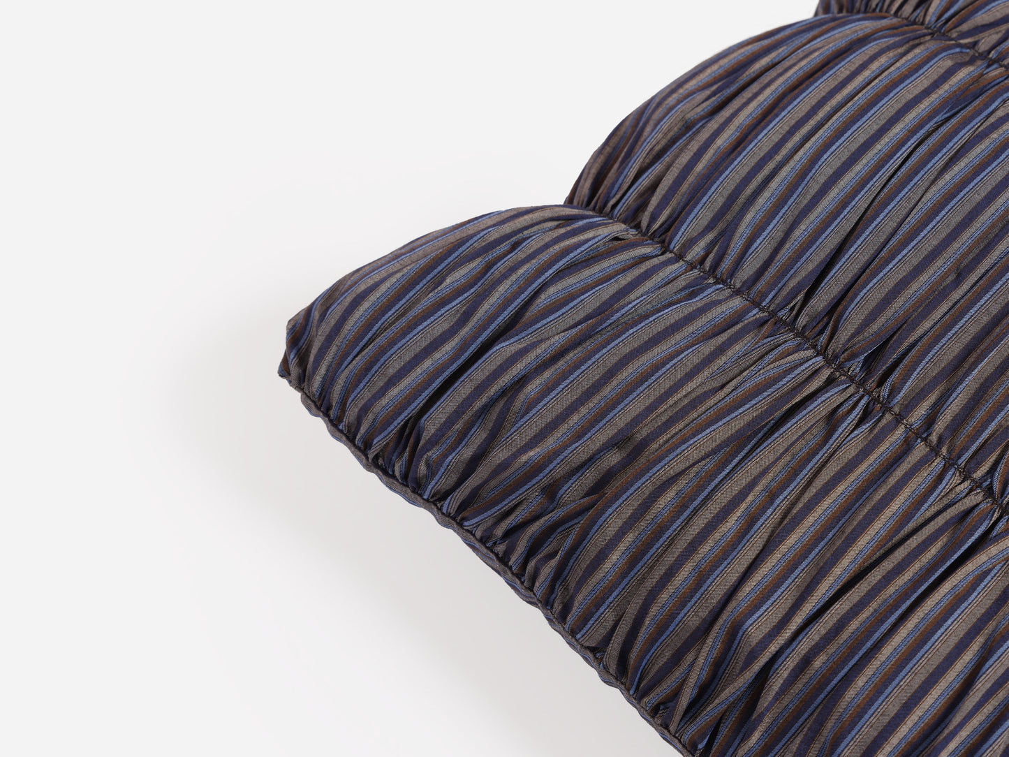 I:OBJ(0015) - VINTAGE DRAPPED CUSHION