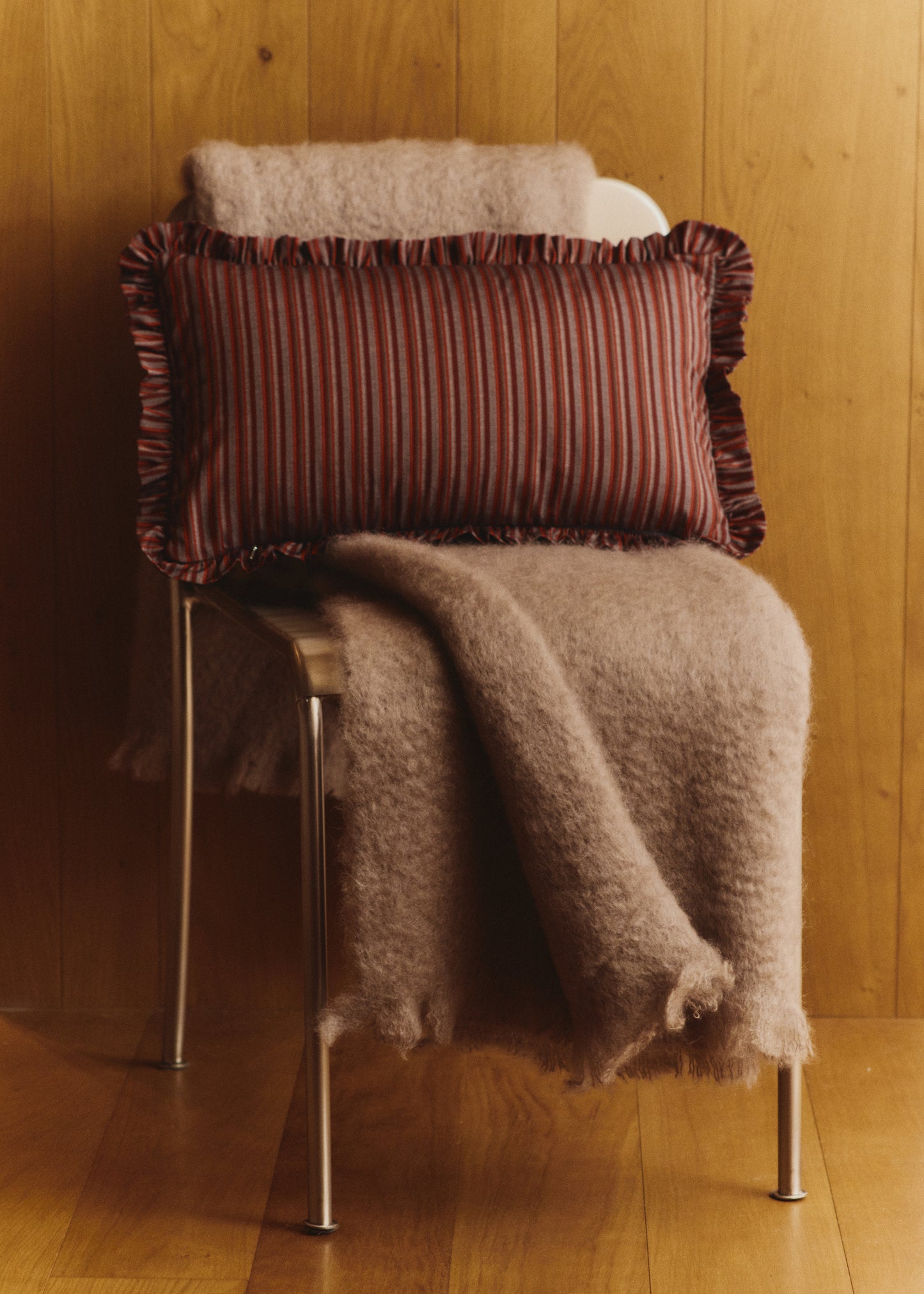 I:OBJ(0017) - VINTAGE CUSHION