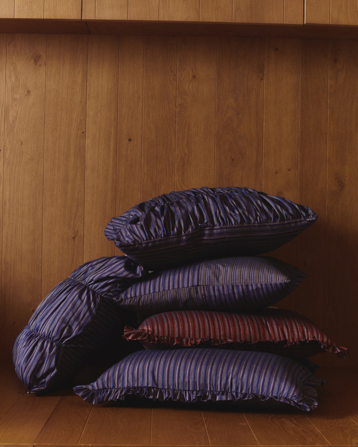 I:OBJ(0018) - VINTAGE CUSHION