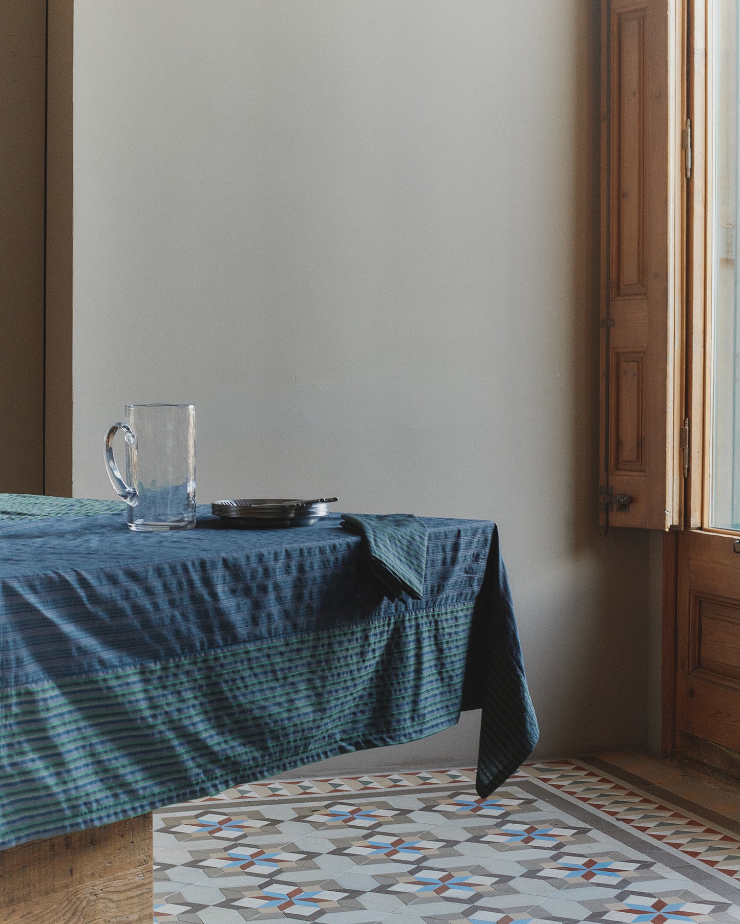 I:OBJ(0020) - VINTAGE TABLECLOTH